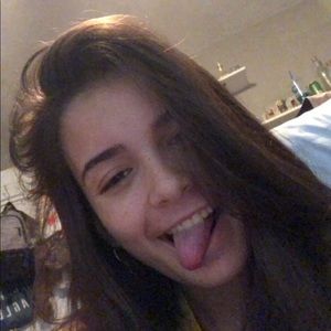 Meet your Posher, Danielle